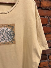 Load image into Gallery viewer, Vintage Floral Wrap Around Print Tee (WXL)