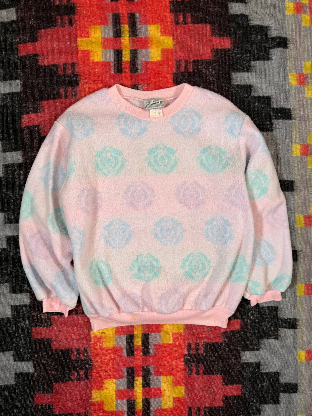 Vintage 80s Style Up Pink Pattern Fleece Pullover (WL)