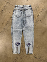 Load image into Gallery viewer, Vintage 80s Acidwash Jeans (26x28)
