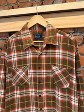 Load image into Gallery viewer, True Vintage JC Penney Flannel Shirt (L)

