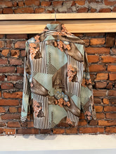 Load image into Gallery viewer, True Vintage 70s Lee Grapes Button Up Shirt (S)
