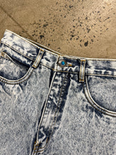 Load image into Gallery viewer, Vintage 80s Acidwash Jeans (26x28)
