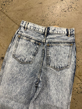 Load image into Gallery viewer, Vintage 80s Acidwash Jeans (26x28)

