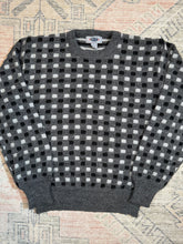 Load image into Gallery viewer, Vintage Hemingway Point Pattern Sweater (L)

